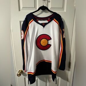 Colorado Avalanche Nathan MacKinnon jersey